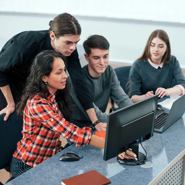 Centro educativo utilizando plataforma educativa virtual Moodle para sistema LMS de gestión del aprendizaje en Venezuela - Educación virtual y cursos online